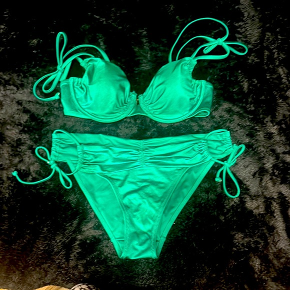 NWOT Victoria’s Secret Bikini - Picture 1 of 4
